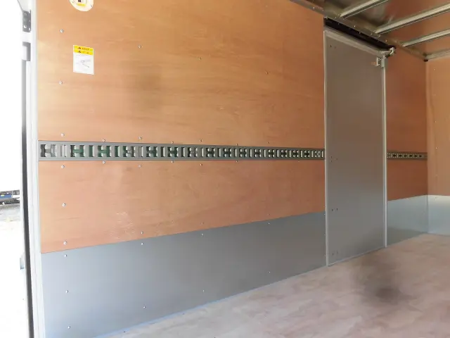 三菱 キャンター 2PG-FEB80(2WD)の写真4