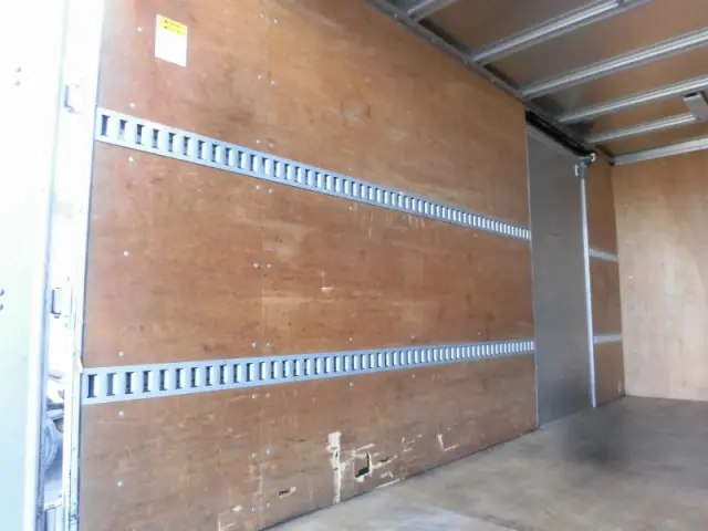 いすゞ エルフ TRG-NLR85AN(2WD)の写真4