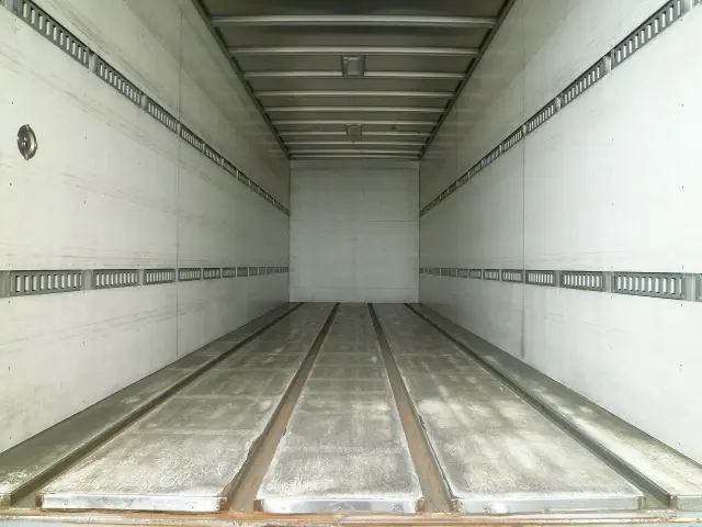 いすゞ フォワード SKG-FRR90T2(2WD)の写真3