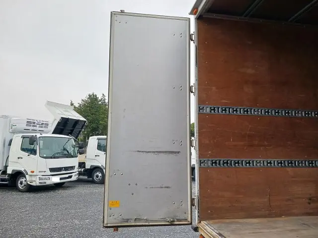 三菱 キャンター TPG-FBA20(2WD)の写真6