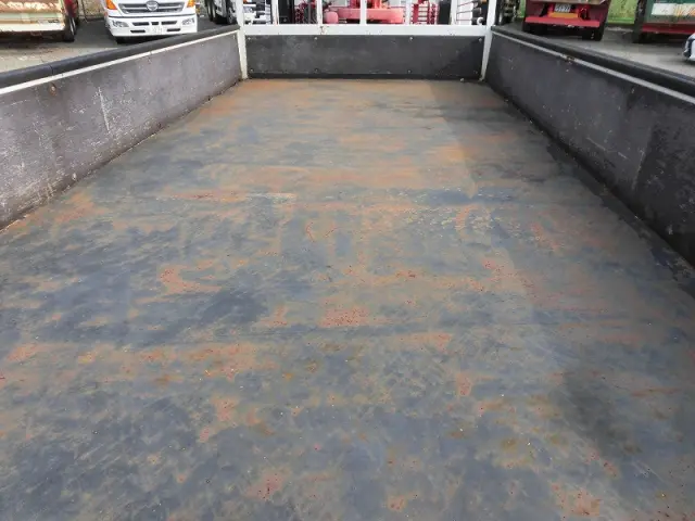 いすゞ エルフ BKG-NMR85AR(2WD)の写真3