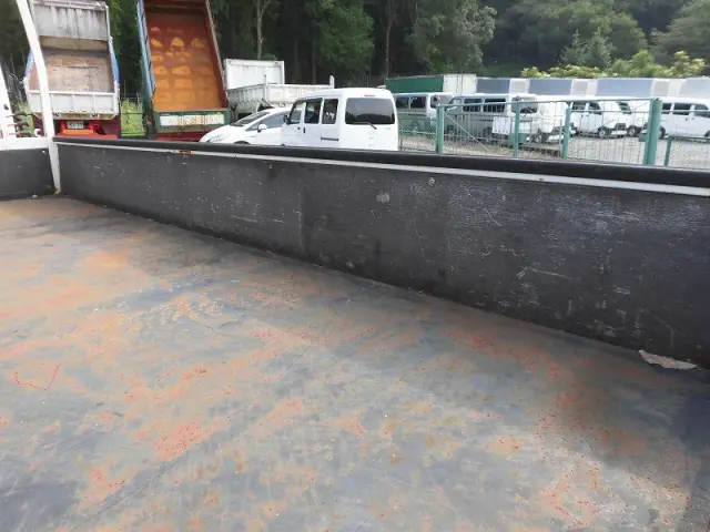 いすゞ エルフ BKG-NMR85AR(2WD)の写真4