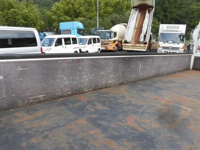 いすゞ エルフ BKG-NMR85AR(2WD)の写真5