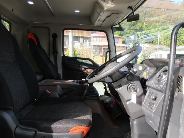 日野 レンジャー 2PG-FE2ABA(2WD)の写真7