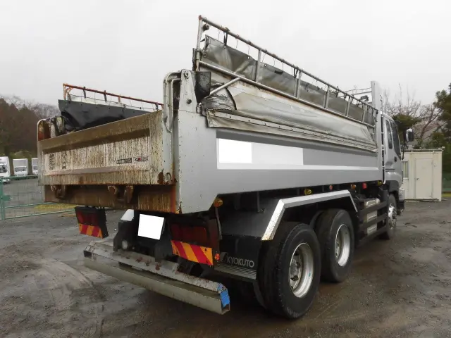 いすゞ ギガ QKG-CXZ77AT(6x4)の写真2