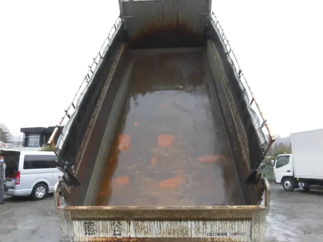 いすゞ ギガ QKG-CXZ77AT(6x4)の写真3