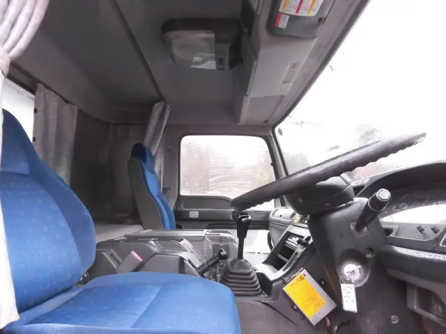 いすゞ ギガ QKG-CXZ77AT(6x4)の写真7