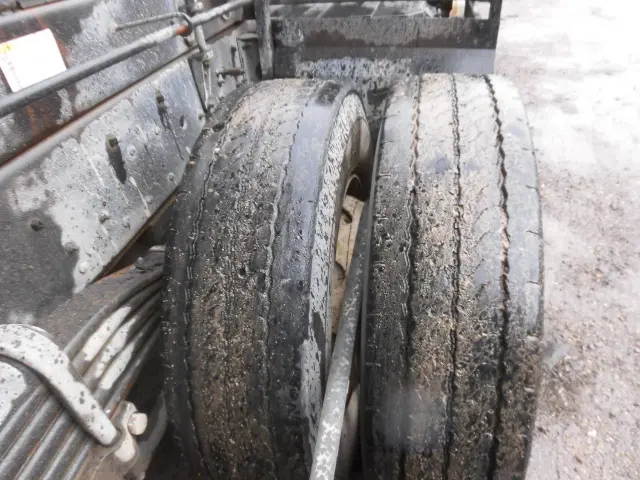 いすゞ ギガ QKG-CXZ77AT(6x4)の写真9