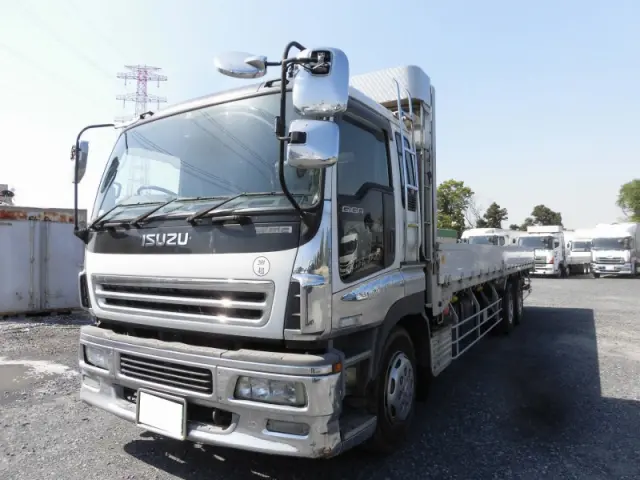 いすゞ ギガ PJ-CYM51V5(6x2)の写真1