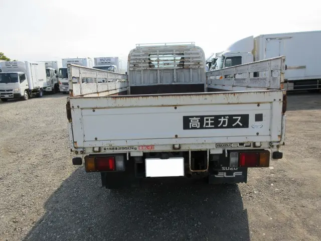 いすゞ エルフ PB-NKR81A(2WD)の写真4