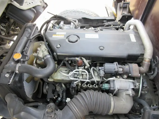 いすゞ エルフ PB-NKR81A(2WD)の写真8