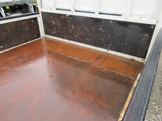 いすゞ エルフ TRG-NHR85A(2WD)の写真3