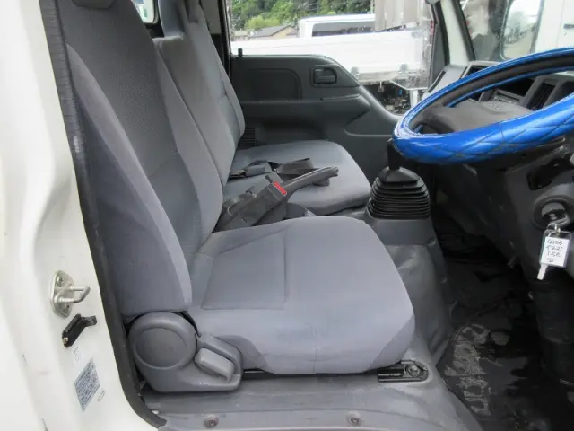 いすゞ エルフ TRG-NHR85A(2WD)の写真6