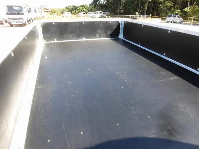 三菱 キャンター 2RG-FBA20(2WD)の写真4