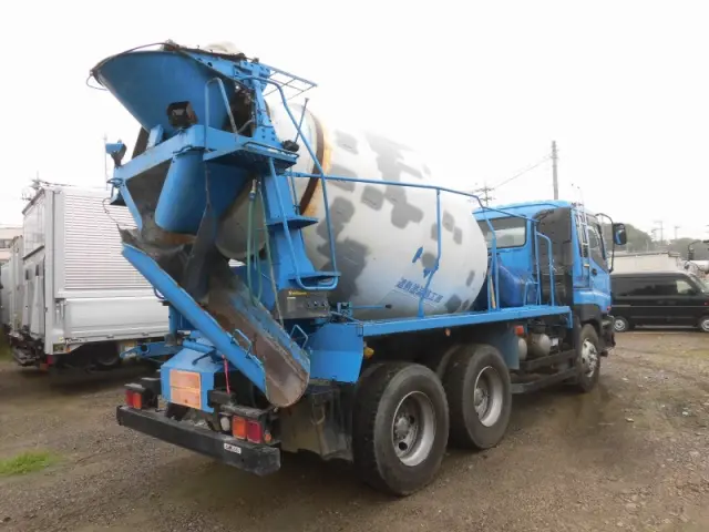 いすゞ ギガ PJ-CXZ77K6(6x4)の写真2