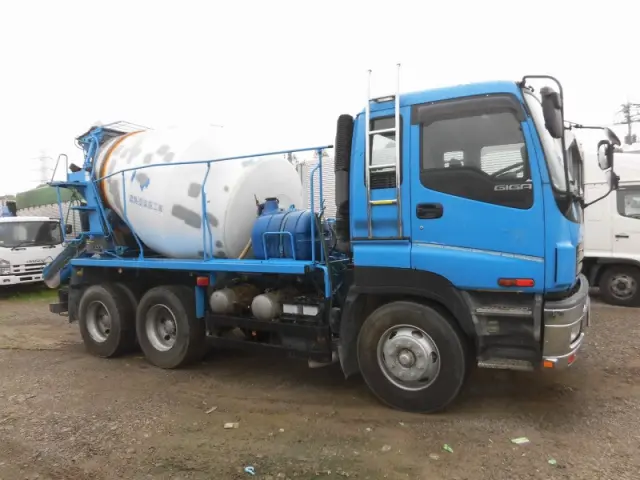 いすゞ ギガ PJ-CXZ77K6(6x4)の写真4