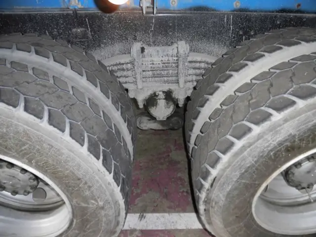 いすゞ ギガ PJ-CXZ77K6(6x4)の写真9