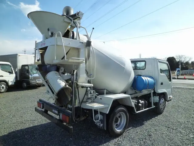 いすゞ エルフ TPG-NKR85N(2WD)の写真2