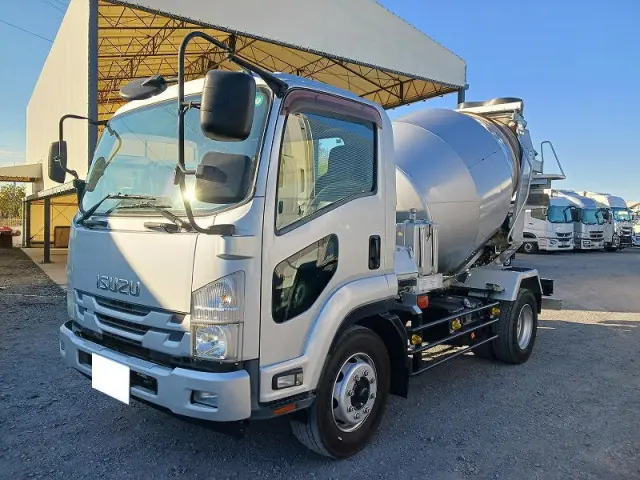 いすゞ フォワード LKG-FTR90S2(2WD)の写真1