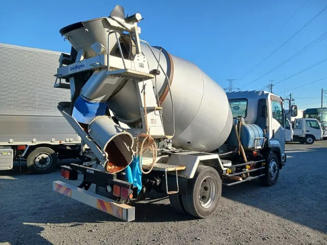 いすゞ フォワード LKG-FTR90S2(2WD)の写真2