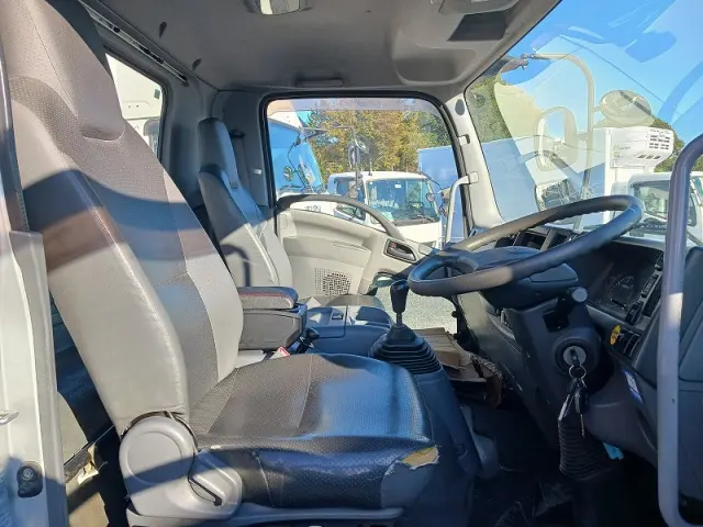 いすゞ フォワード LKG-FTR90S2(2WD)の写真7
