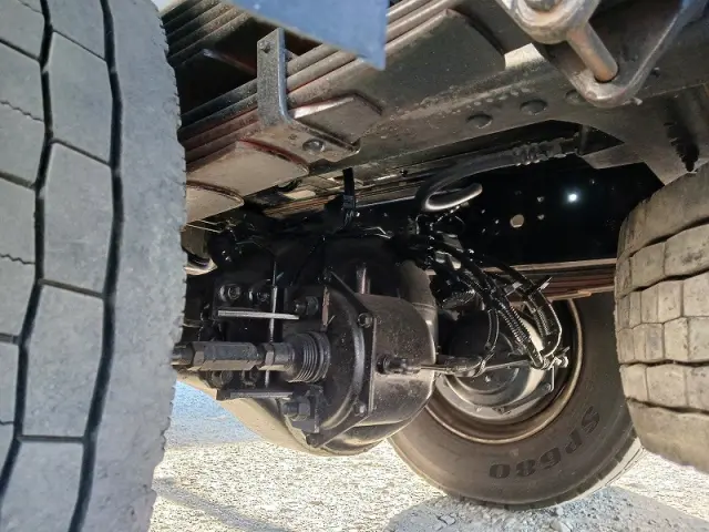 いすゞ フォワード LKG-FTR90S2(2WD)の写真9