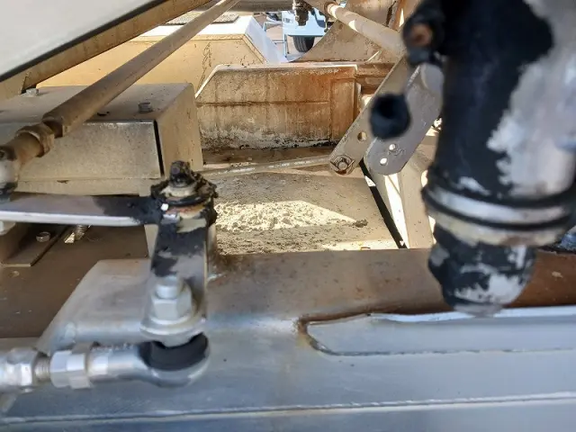 いすゞ フォワード LKG-FTR90S2(2WD)の写真27