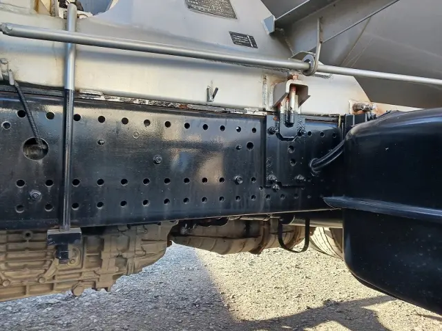 いすゞ フォワード LKG-FTR90S2(2WD)の写真42