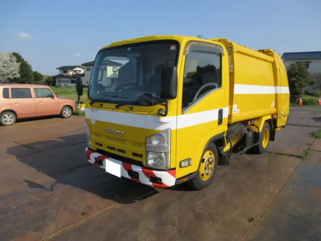 いすゞ エルフ BKG-NMR85AN(2WD)の写真1