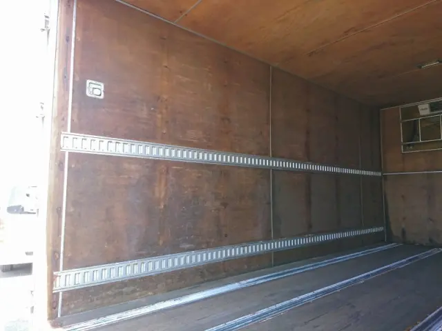 いすゞ エルフ PB-NPR81AN(2WD)の写真4