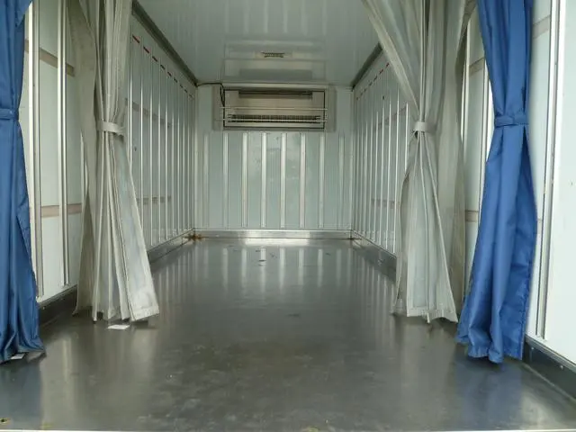 三菱 キャンター BJG-FE84B(2WD)の写真3