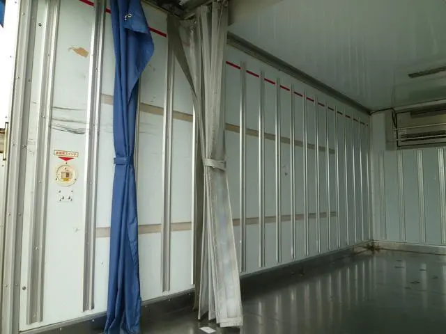 三菱 キャンター BJG-FE84B(2WD)の写真4