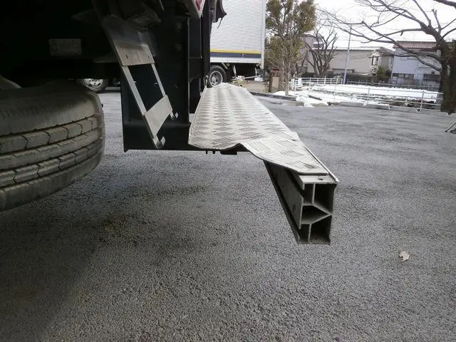 三菱 キャンター BJG-FE84B(2WD)の写真6