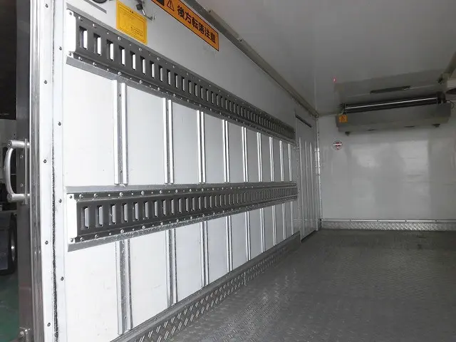 いすゞ エルフ BKG-NLR85N(2WD)の写真4