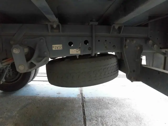 いすゞ エルフ BKG-NLR85N(2WD)の写真9