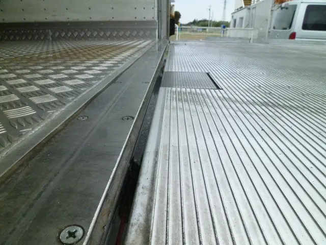 日野 レンジャー TKG-FC9JKAA(2WD)の写真5