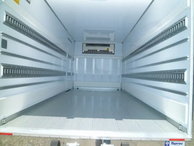 三菱 キャンター 2PG-FEB80(2WD)の写真3