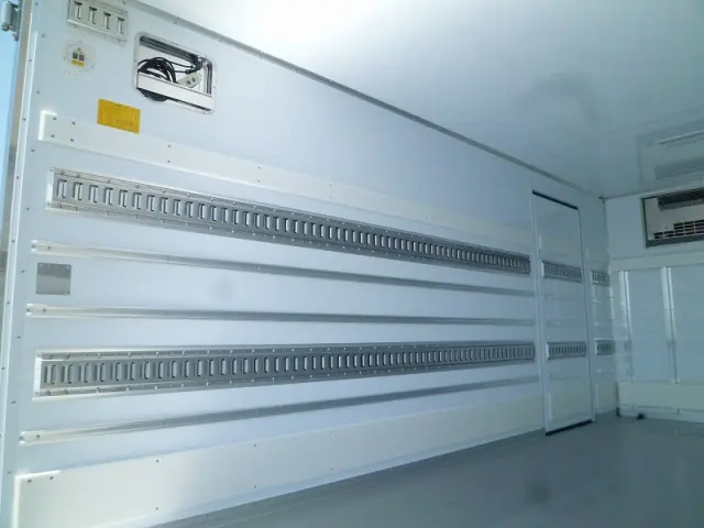 三菱 キャンター 2PG-FEB80(2WD)の写真4