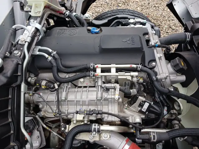 三菱 キャンター 2RG-FEA20(2WD)の写真8