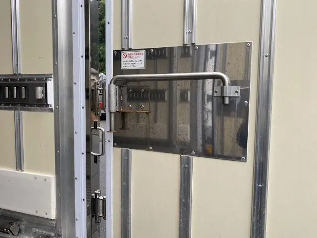 三菱 キャンター 2PG-FEB50(2WD)の写真4