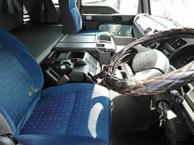 いすゞ ギガ LKG-EXD52AD(2WD)の写真6