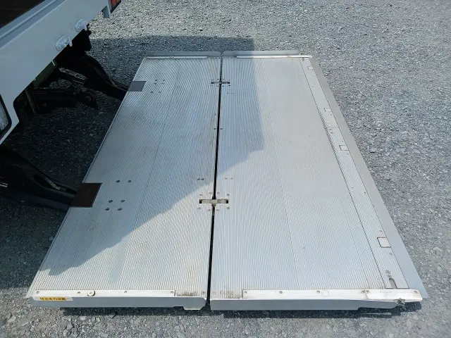 三菱 ファイター 2KG-FK64F(2WD)の写真5