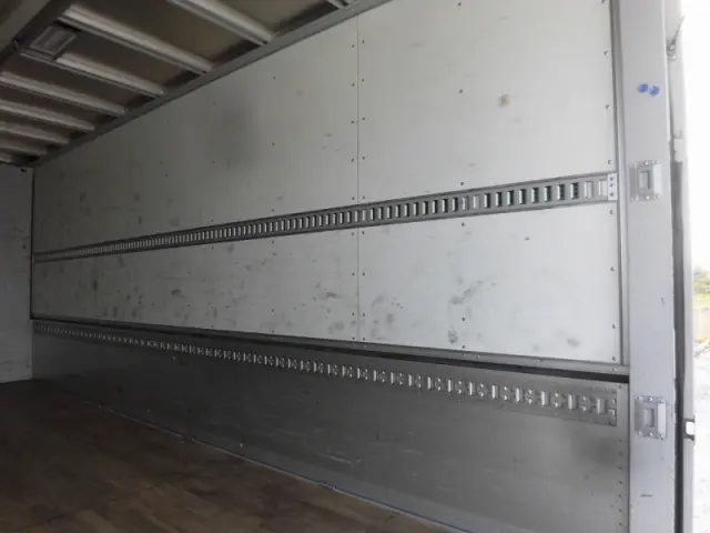 UD コンドル TKG-MK38L(2WD)の写真4