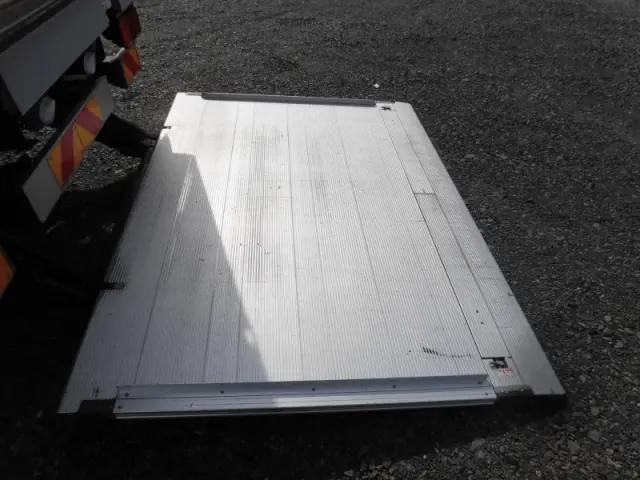 UD コンドル TKG-MK38L(2WD)の写真6