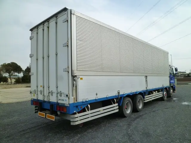 いすゞ ギガ PDG-CYJ77W8(8x4)の写真2