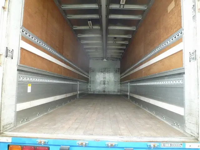 いすゞ ギガ PDG-CYJ77W8(8x4)の写真3