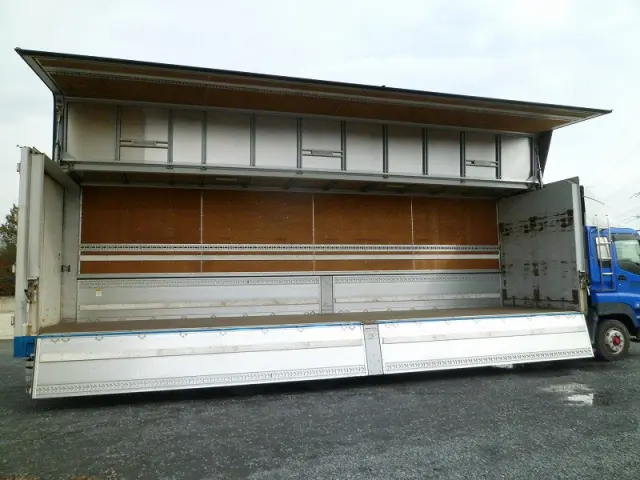 いすゞ ギガ PDG-CYJ77W8(8x4)の写真6