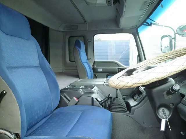 いすゞ ギガ PDG-CYJ77W8(8x4)の写真7