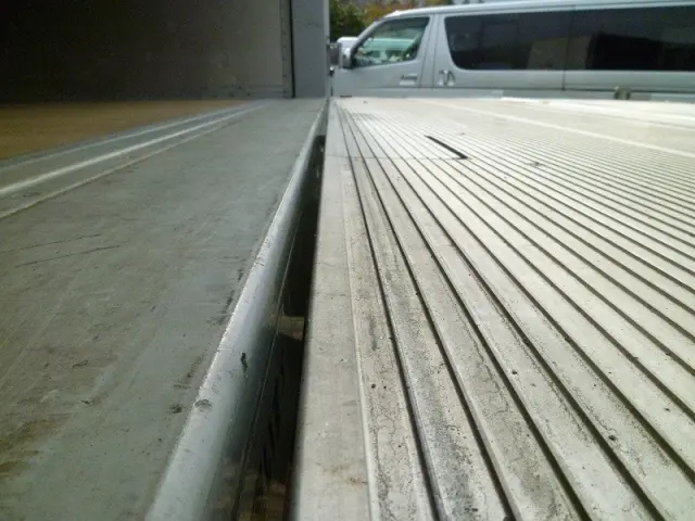 いすゞ フォワード 2RG-FRR90S2(2WD)の写真5