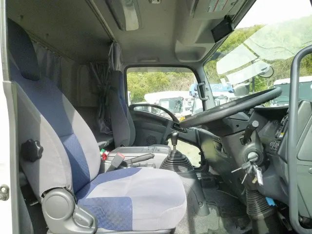 いすゞ フォワード 2RG-FRR90S2(2WD)の写真7